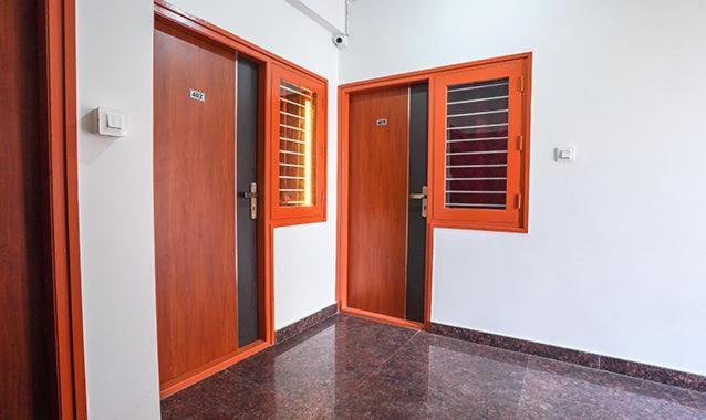Hotel Royal Platinum バンガロール エクステリア 写真