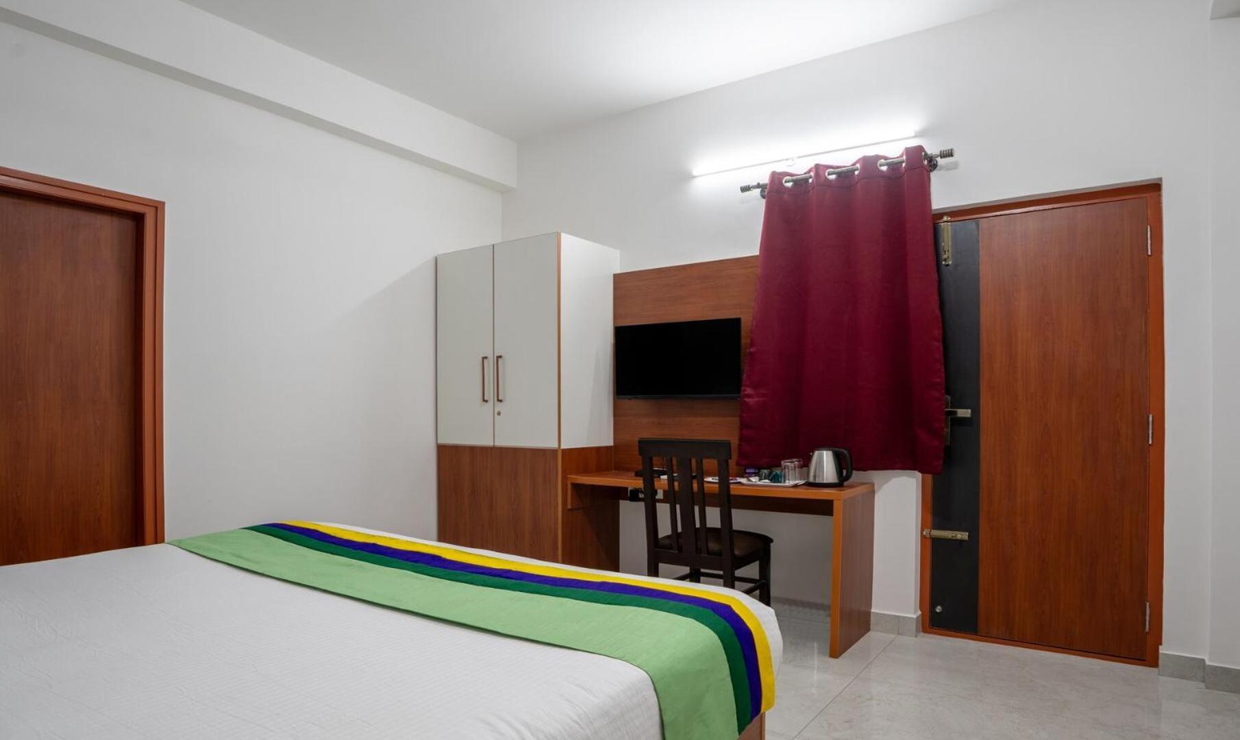 Hotel Royal Platinum バンガロール エクステリア 写真